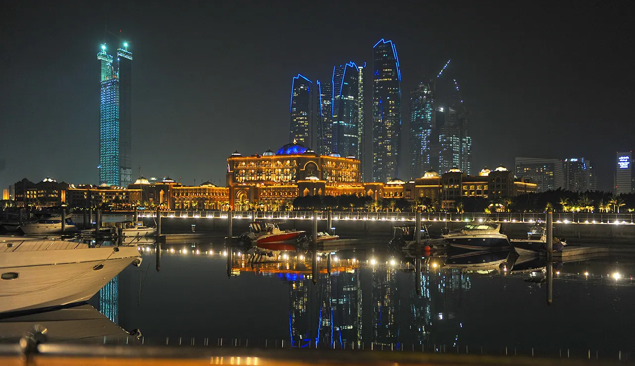 Abu Dhabi — destination photograph
