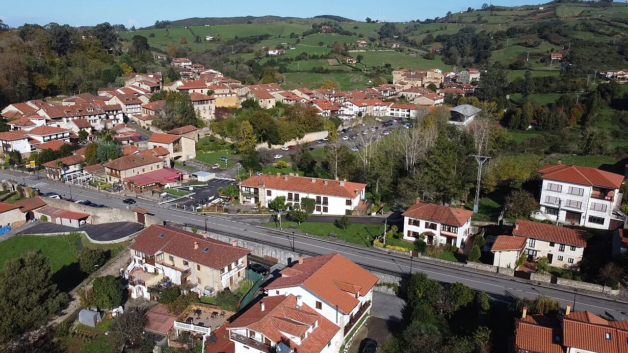 Santillana — destination photograph