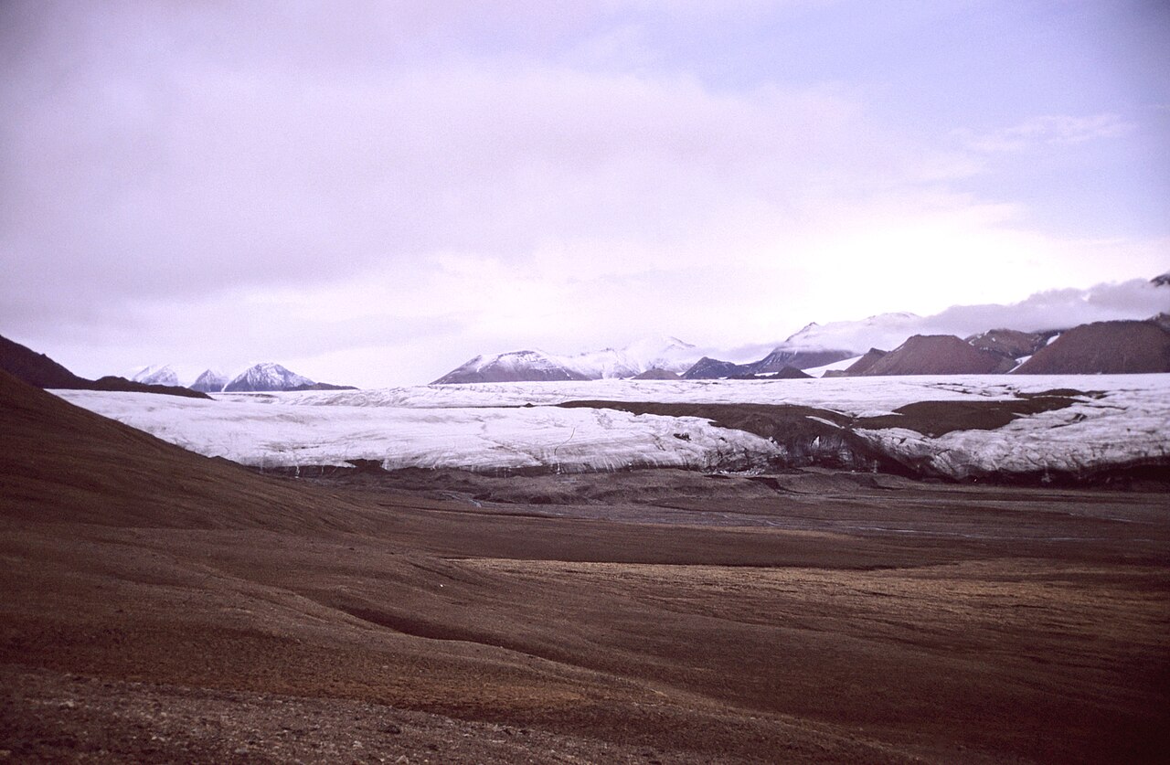 White Glacier αριστερά και Thompson Glacier δεξιά