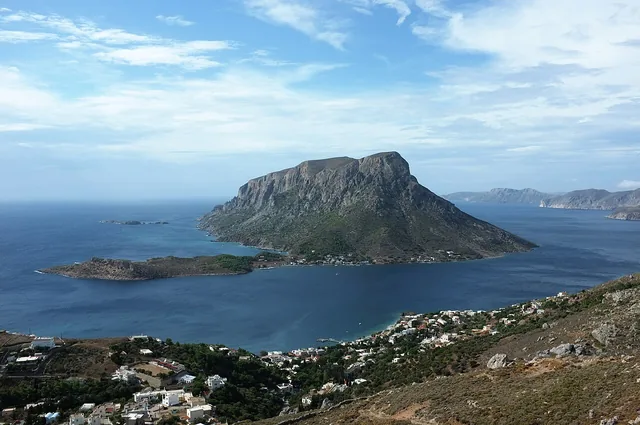Η Τέλενδος από την Κάλυμνο, με τις Μυρτιές στο προσκήνιο.