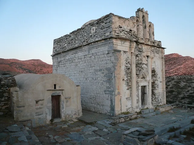 Το συγκρότημα της Επισκοπής στη Σίκινο.