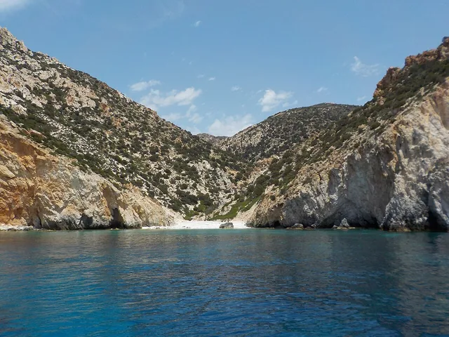 Παραλία στην Πολύαιγο.