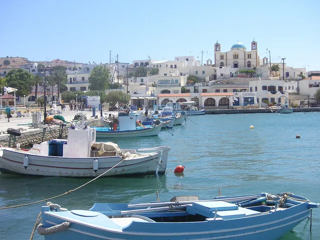 Ο οικισμός των Λειψών από το λιμάνι.