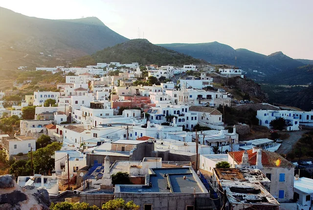 Η Χώρα των Κυθήρων από το κάστρο.