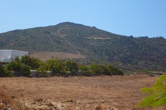 Η περιοχή Κάμπος στην Αντίπαρο.