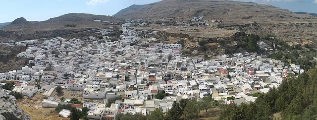 Η Λίνδος της Ρόδου από την ακρόπολη.