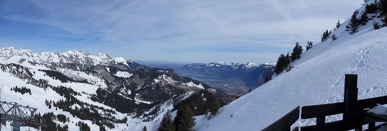 Lake geneva from the Châtel ski piste