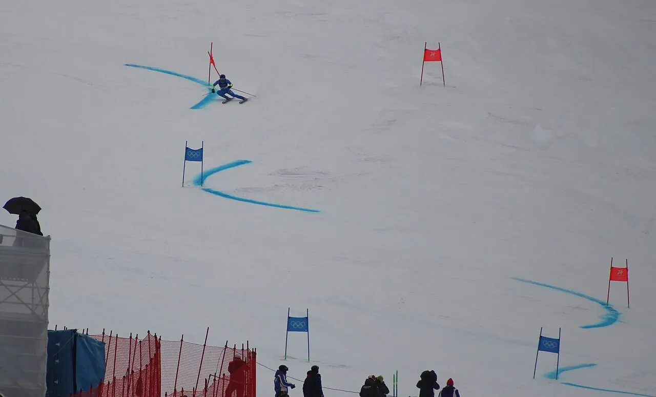 Slalom skiing curves, red and blue gates - Luca De Aliprandini (ITA) - Bormio - Alpine skiing at the 2026 Winter Olympics – Men's giant slalom
