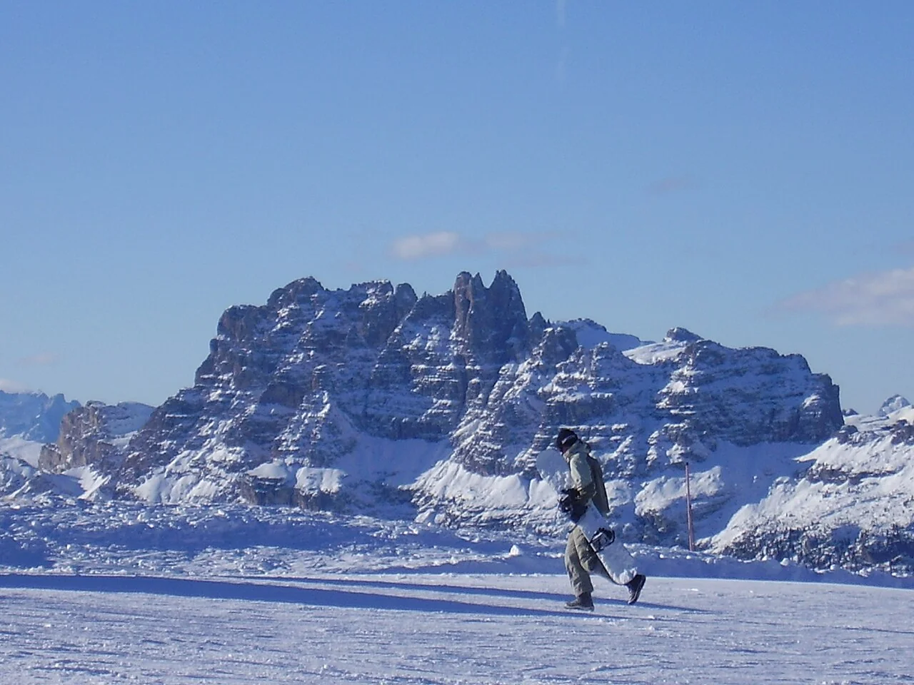 A snowboarder on the snowy Faloria slopes with Croda da Lago behind, Cortina d’Ampezzo.