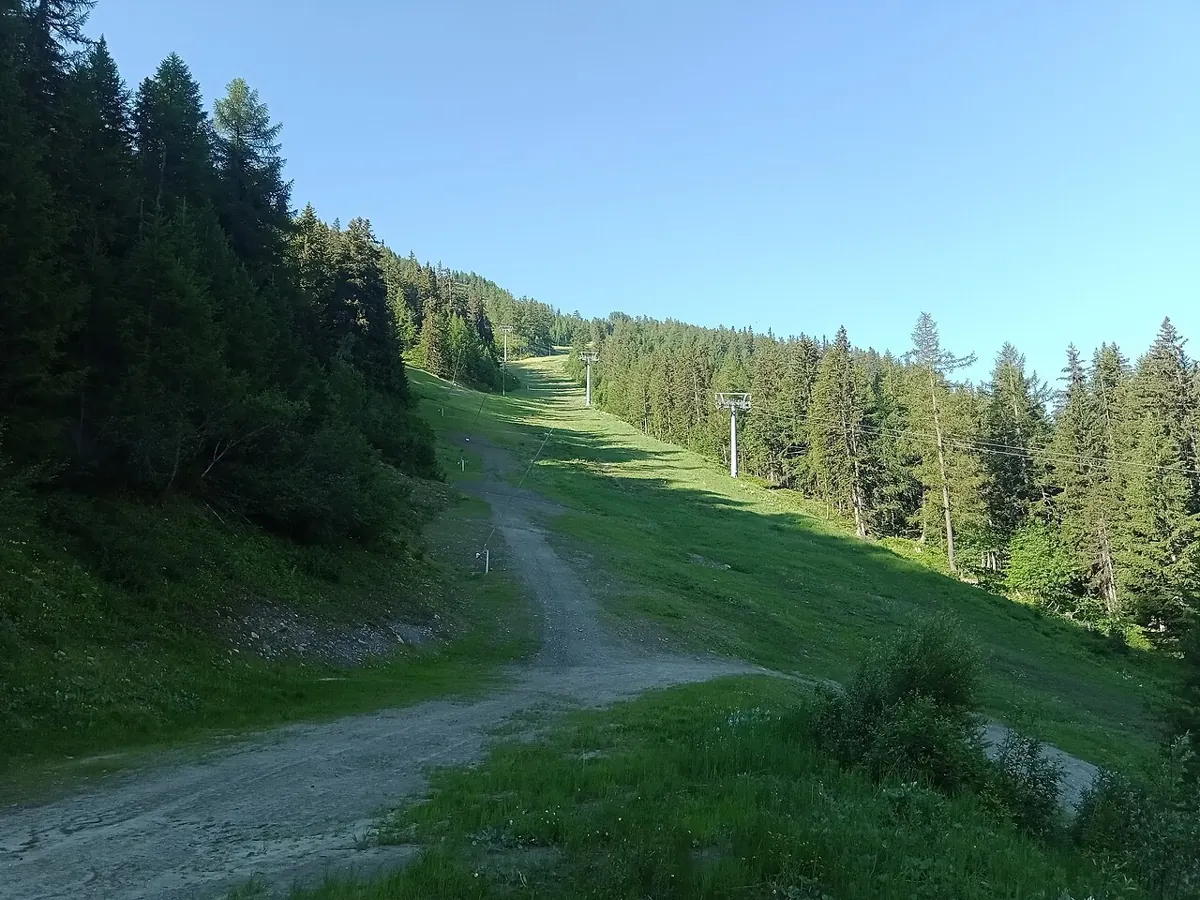 La piste de ski Internazionale depuis le bas du télésiège Bertolini, Courmayeur, Vallée d'Aoste, Italie