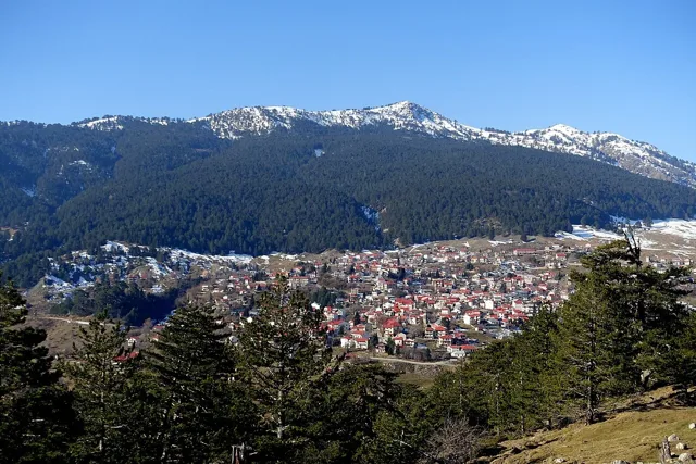 Panoramic view of Samarina and the surrounding mountains