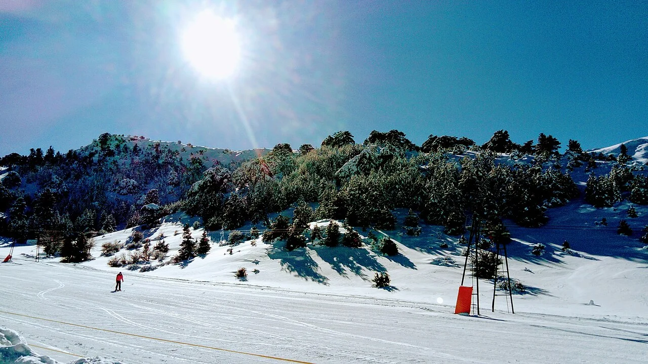 Snow-covered slope and facilities at Ziria