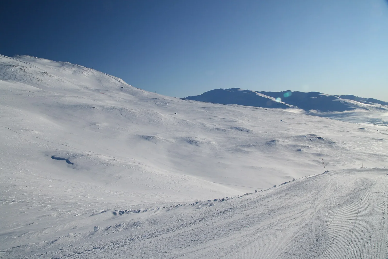 Snow-covered mountain scenery from the Glidaren piste at Hemavan.