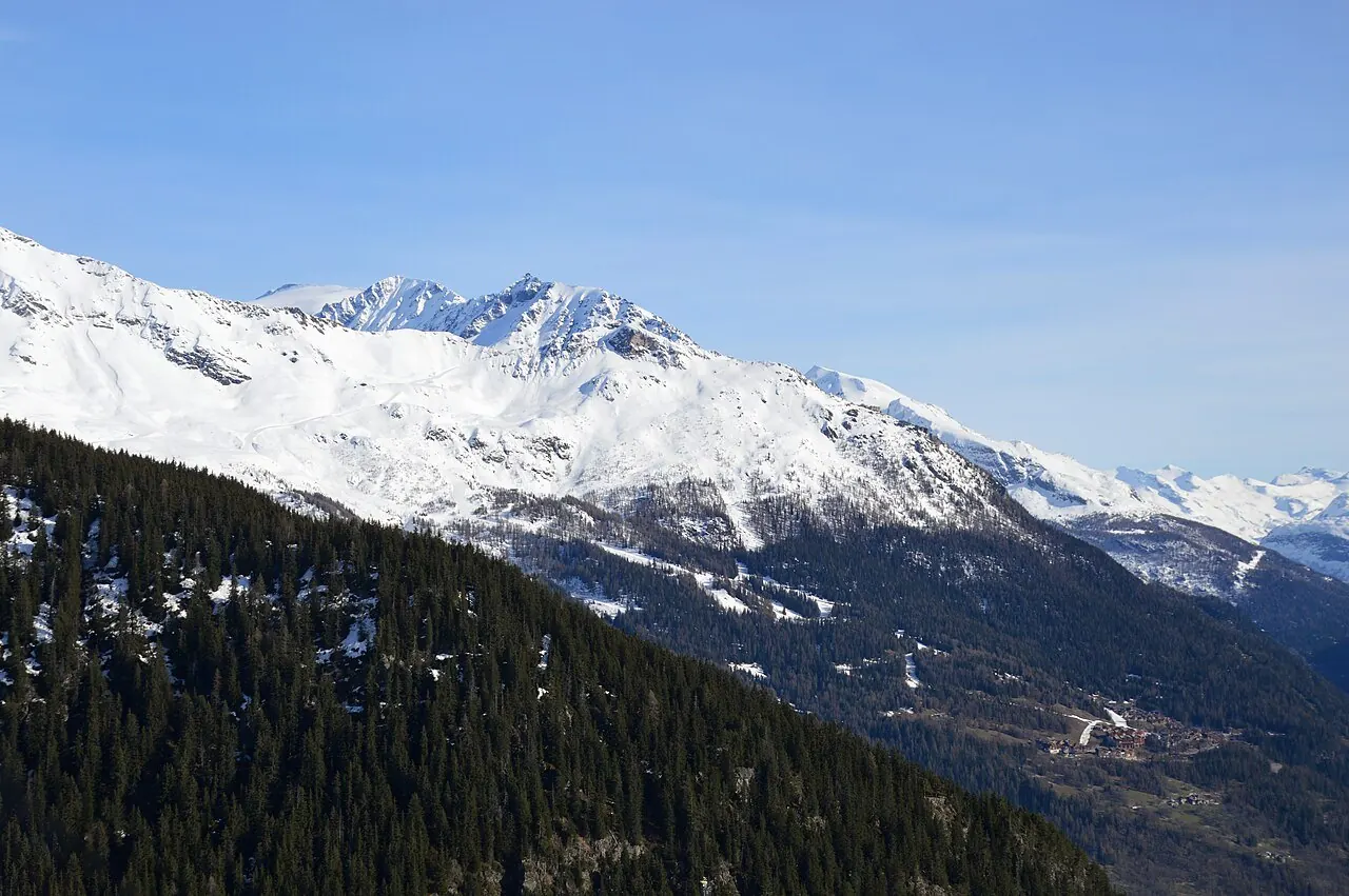 General view of the Saint-Foy-Tarentaise ski area from La Rosière, 2024