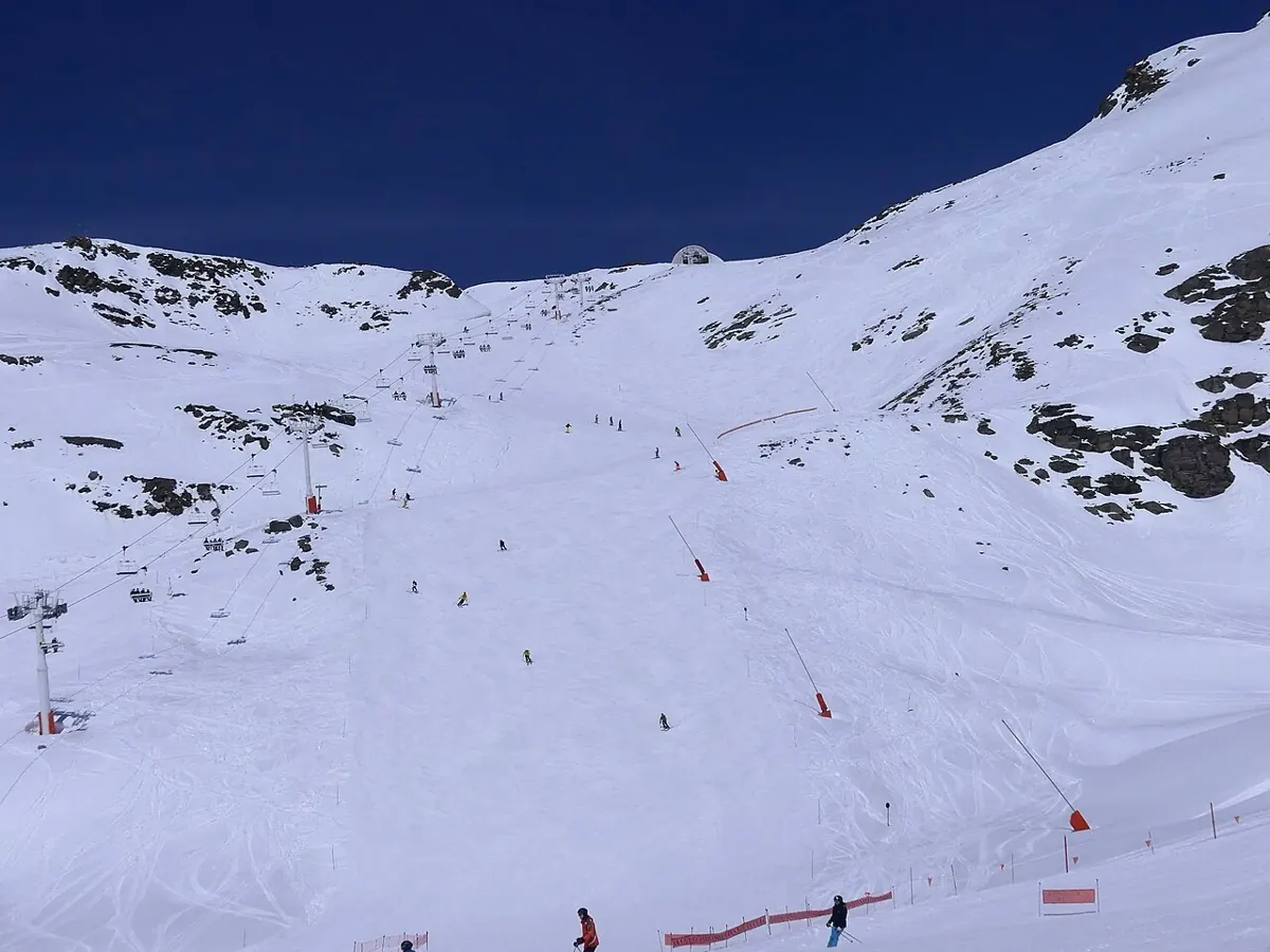 Sight of snow-covered Pionniers ski track in Val Thorens ski resort, Savoie, France.
