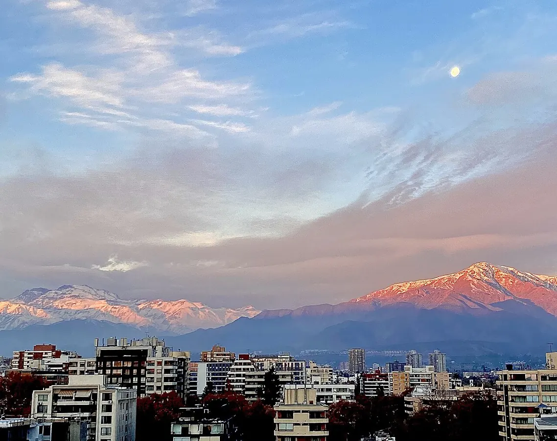 It is possible to observe the East of the Santiago capital, where the central-region ski resorts are located. The mountain to the right with the highest peak is Cerro Provincia. The buildings shown are part of Providencia neighborhood. (wider destination area; not necessarily the ski slopes)